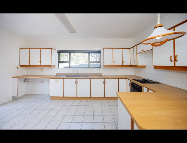 3 BEDROOM TOWNHOUSE FOR SALE IN BEACON BAY